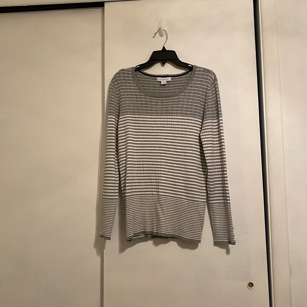 Liz Claiborne Women’s (XL). Gray and White Striped Long Sleeve Sweater Top